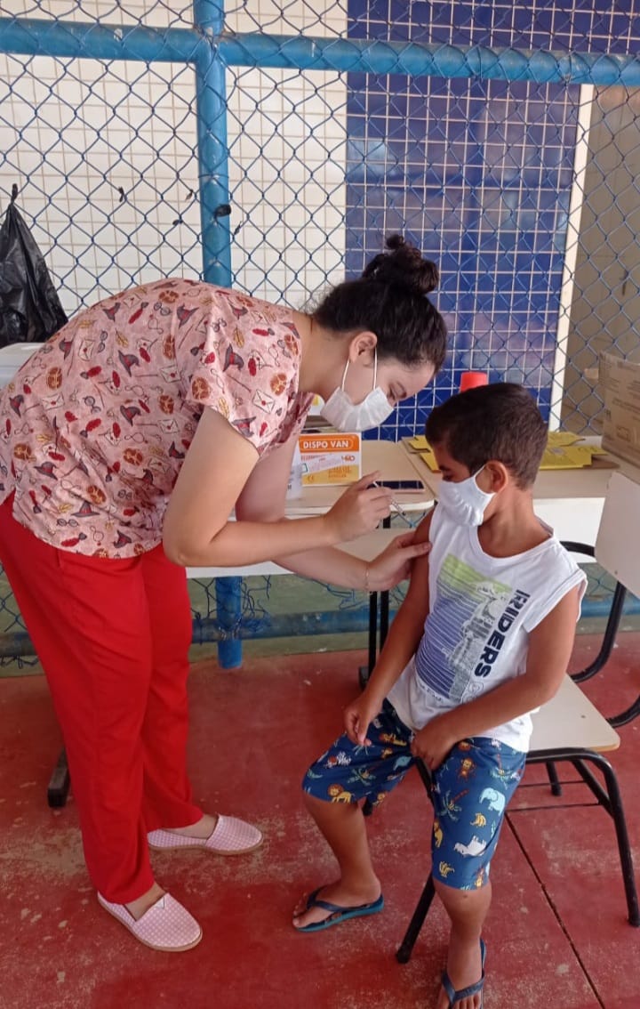 Itaguaçu da Bahia vacina primeira criança (entre 5 e 11 anos) contra COVID-19.💉👦🏻👧🏼 A