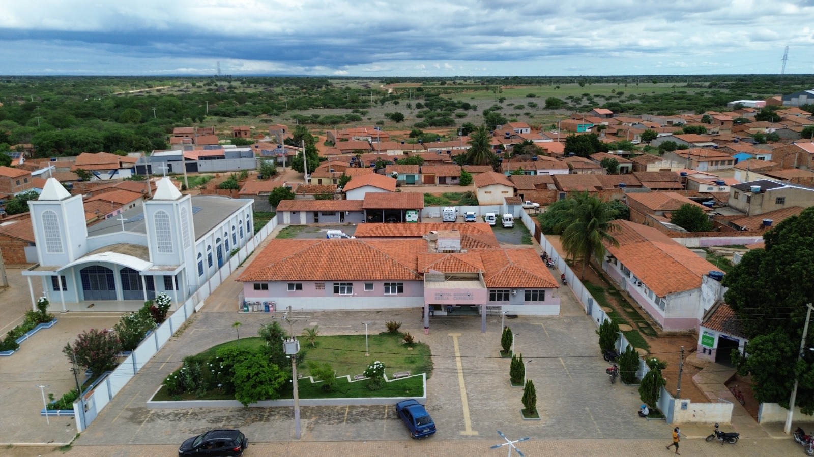 Itaguaçu da Bahia ao fundo